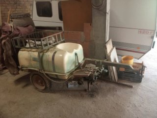 Máquina agrícola con accesorios