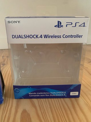 Consola PS4 + 5 Juegos y 2 Mandos