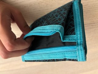 Cartera Dickies negra y turquesa