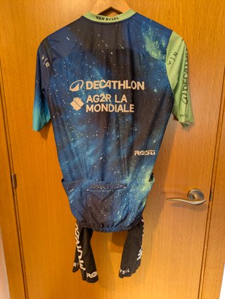 Conjunto VAN RSYEL DECATHLON AG2R talla L