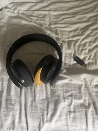 PS4 (PlayStation 4) Negra + Mandos y Cascos