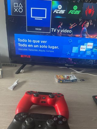 PS4 (PlayStation 4) Negra + Mandos y Cascos