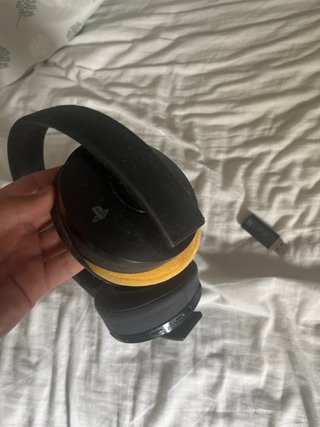 PS4 (PlayStation 4) Negra + Mandos y Cascos