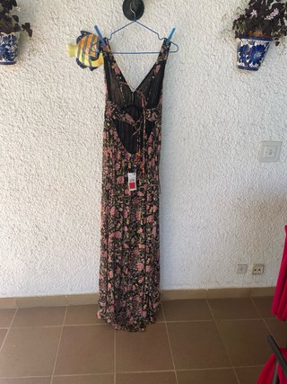 Vestido largo floral negro y rosa