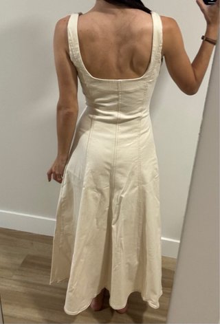 Vestido largo beige con costuras