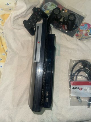 Playstation 3 Negra con 2 Mandos y Juegos