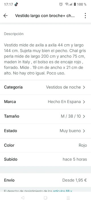 Vestido rojo largo + chal gris + bolso encaje