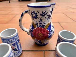 Juego de cerámica pintada a mano