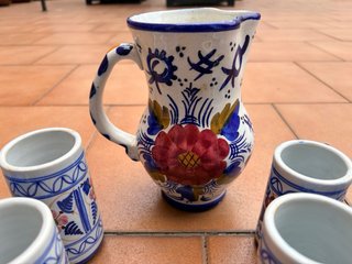 Juego de cerámica pintada a mano