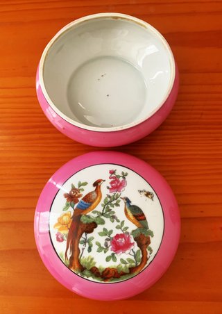 Bonita caja antigua de porcelana con pájaros