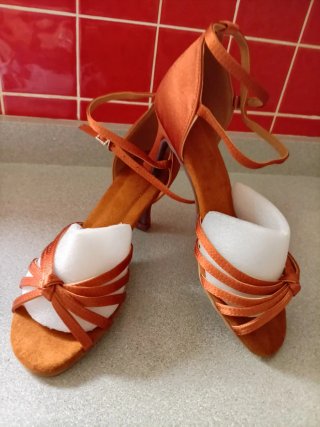 Tacones de baile latino a estrenar.