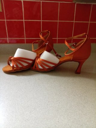 Tacones de baile latino a estrenar.