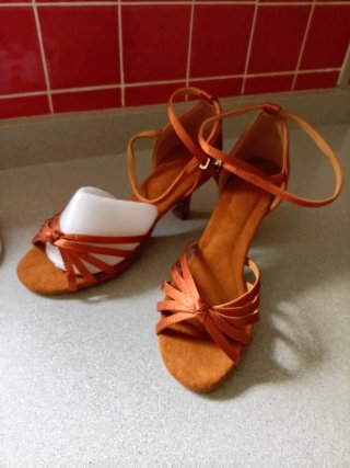 Tacones de baile latino a estrenar.