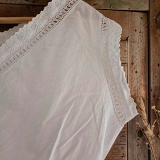 Corpiño antiguo blanco con encaje