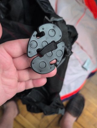Funda de camión negra con logo