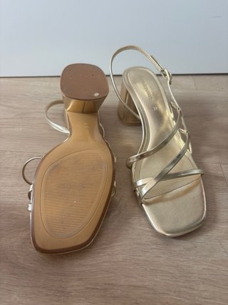 Sandalias doradas