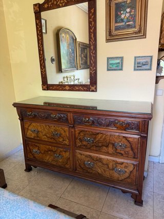 Cómoda de madera maciza antigua  tiradores bronce
