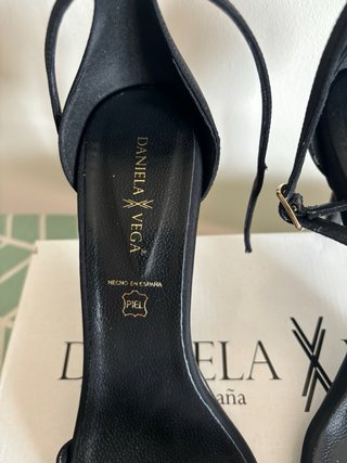 Sandalias Daniela Vega Negras Piel