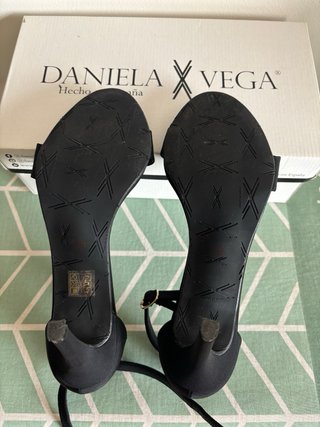 Sandalias Daniela Vega Negras Piel