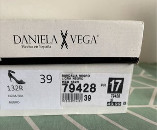 Sandalias Daniela Vega Negras Piel
