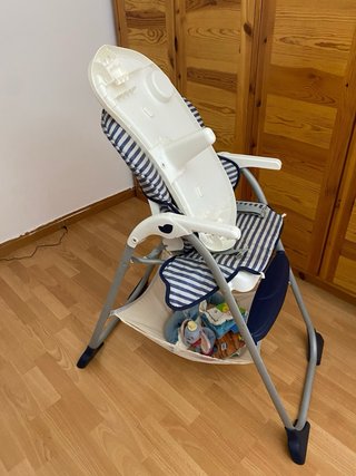 Trona de bebé con funda a rayas