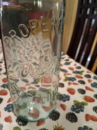 Collezione Coca-Cola: Bottiglia e Bicchieri Rossi