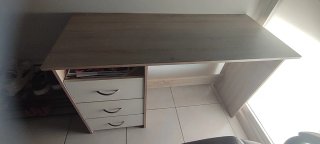 Escritorio madera y blanco