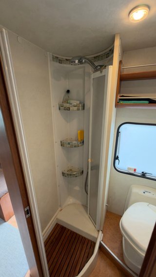 Autocaravana Elnagh perfilada