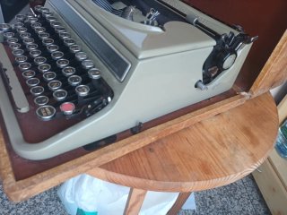 Máquina de escribir Hispano Olivetti Studio 46