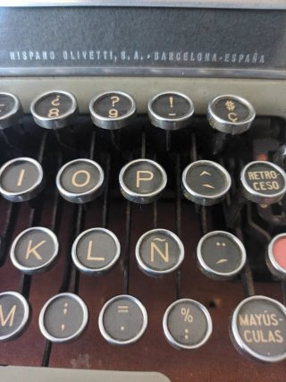 Máquina de escribir Hispano Olivetti Studio 46