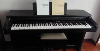 Piano Eléctrico Roland con Taburete