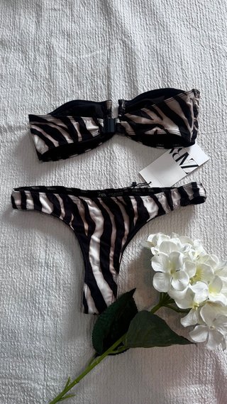 Bikini estampado cebra Zara