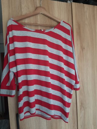 Camiseta de rayas rosas y grises