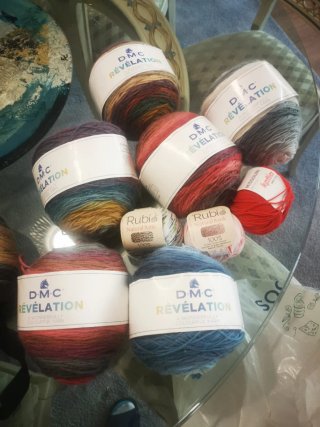 Lanas DMC Revelation y Katia. 30 euros todas