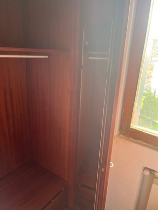 Armario de madera clásico