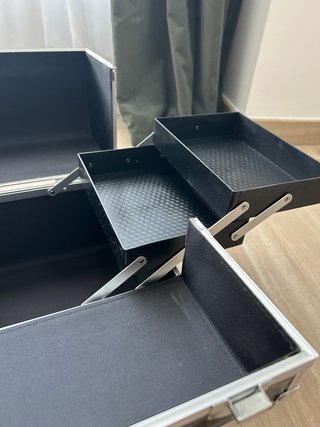 Maletín maquillaje profesional negro y plata