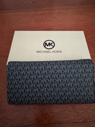 Billetera Michael Kors Gris