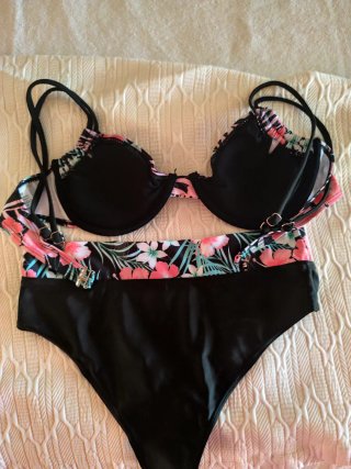Bikini floral negro y multicolor