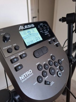Alesis Nitro Mesh - Batería Electrónica
