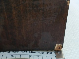 Caja de madera marrón para zapatos