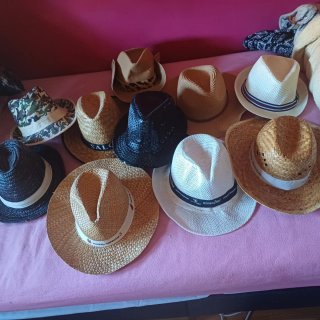 Lote de 10 sombreros variados