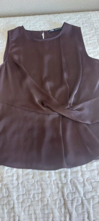 Blusa Zara satén marrón sin mangas