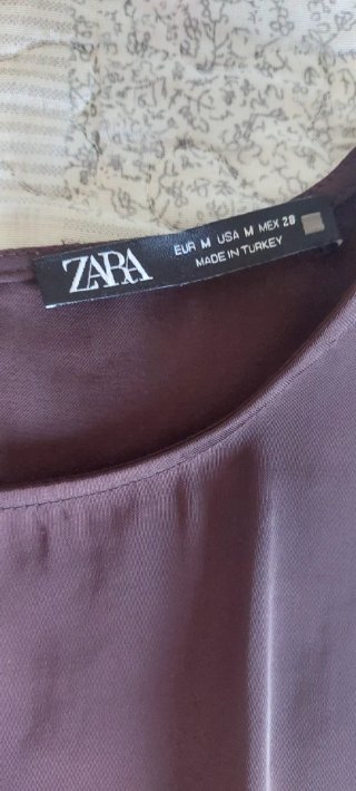 Blusa Zara satén marrón sin mangas