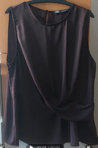 Blusa Zara satén marrón sin mangas
