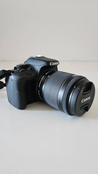 FOTO PER INTERNI:  Canon EOS 100D Kit completo