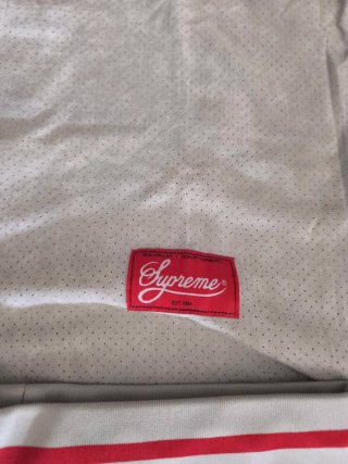 Conjunto Supreme Camiseta y Pantalón Gris/Rojo