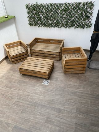 Set Terrazza Pallet: Divano, Poltrone e Tavolo