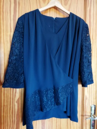 Blusa azul encaje