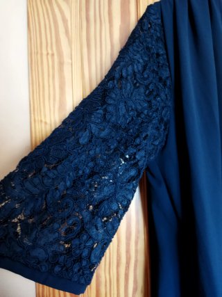 Blusa azul encaje