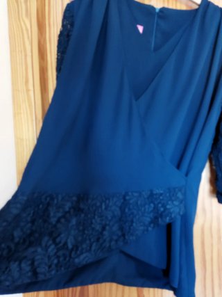 Blusa azul encaje